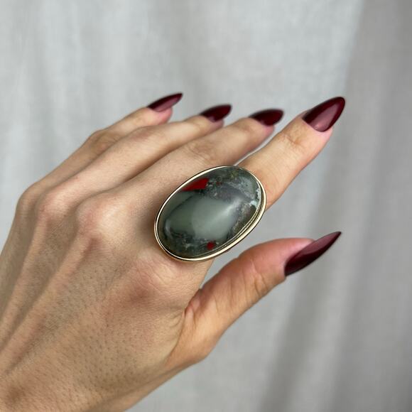 🚫SOLD🚫 NWOT Gold Tone Ring Red Green Bloodstone Oval Stone Size 6 - Picture 10 of 16